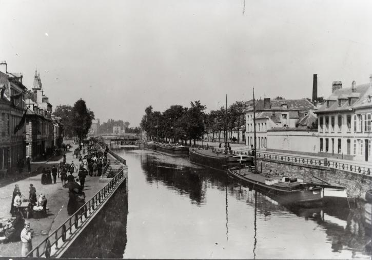 Marché sur les quais de Tournai